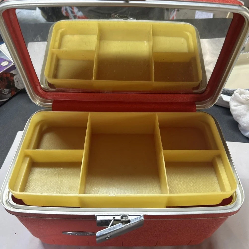 Vintage Red Forecast HARD SHELL TRAIN LUGGAGE Case No Key